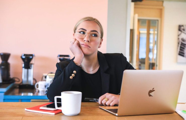 business-woman-sitting-at-desk-thinking